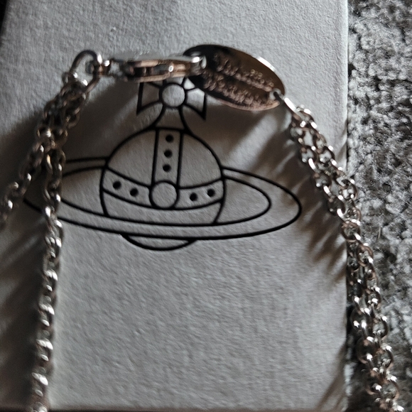 Vivian Westwood necklace - Picture 2 of 3